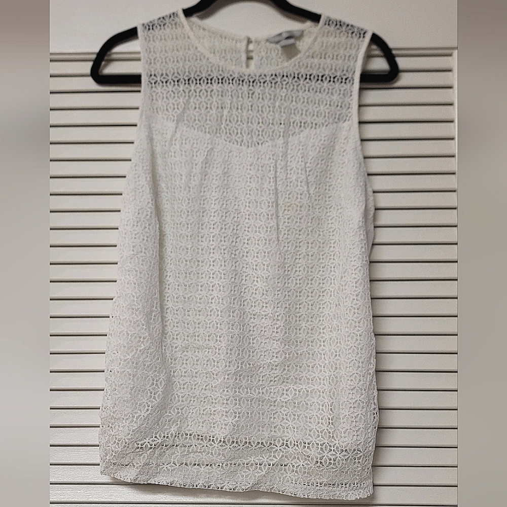 H&M - White Sleeveless Faux Lace Cut-Out Pattern Top With Keyhole Back Detail